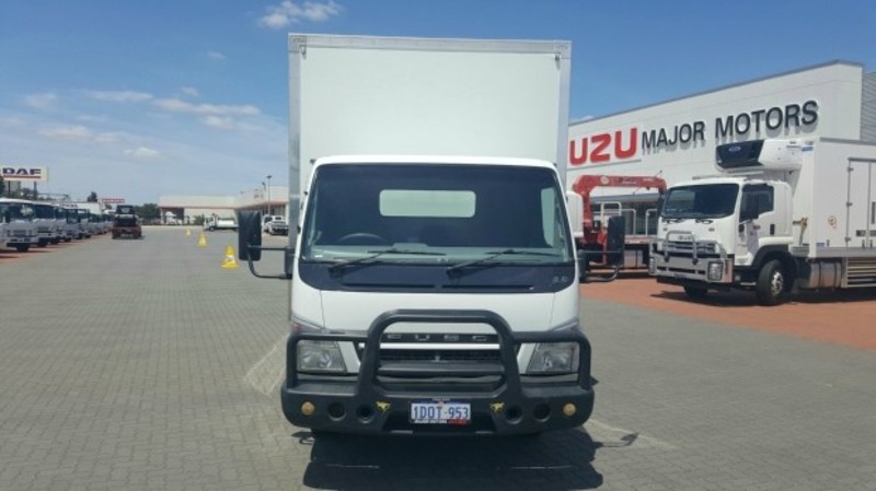 2010 FUSO Canter 3.5T Car License AUTO VanLift Canter Truck
