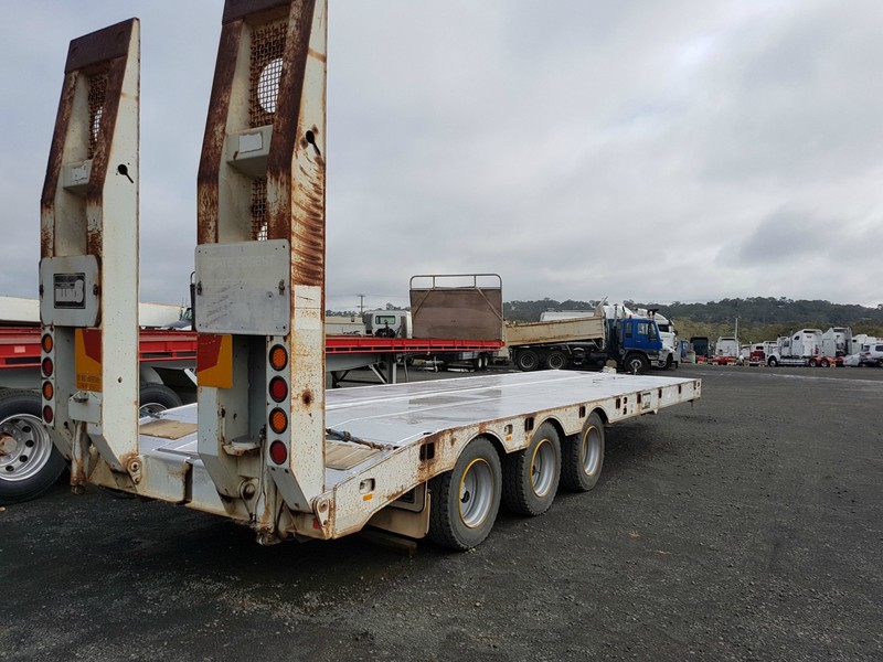 2001 Smith Tag Plant (with ramps) Tag Trailer