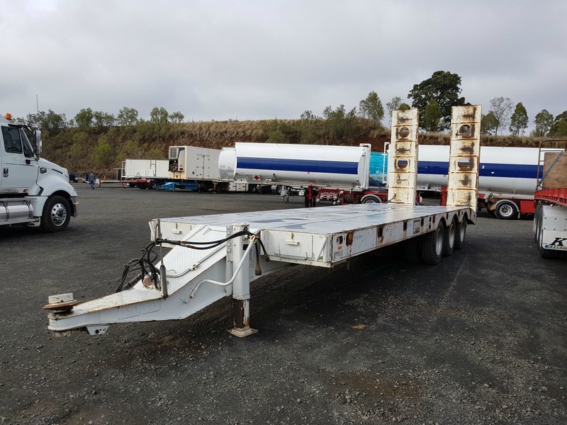 2001 Smith Tag Plant (with ramps) Tag Trailer