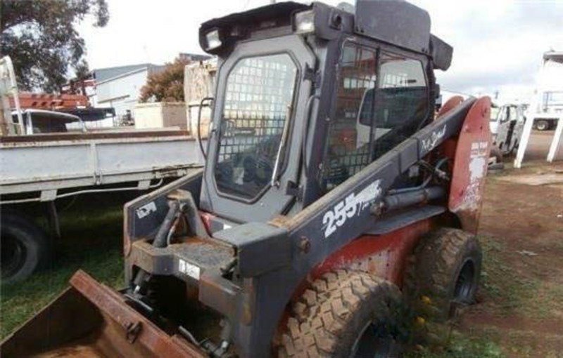 2007 Thomas T255 Loader