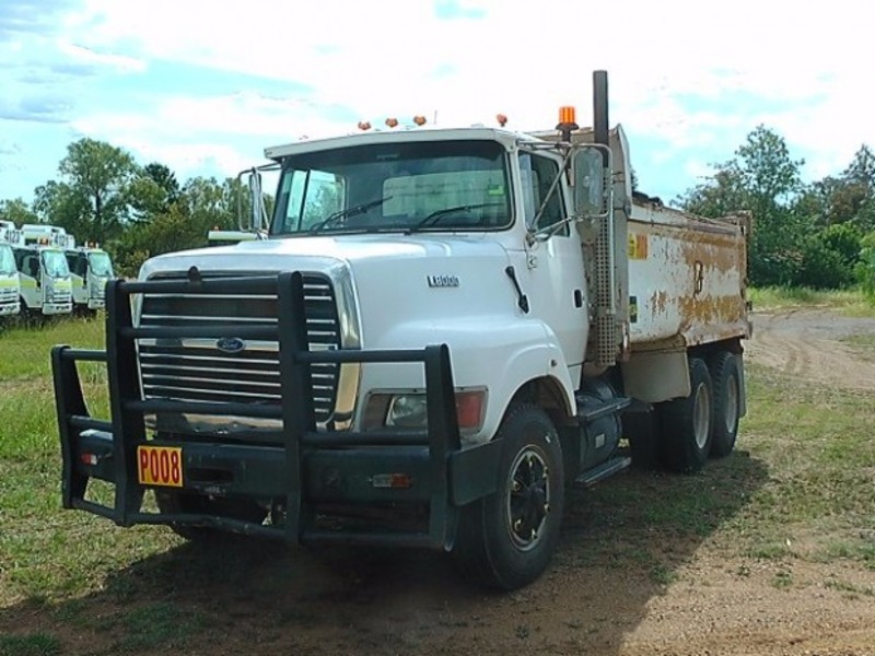 1995 FORD L8000 Louisville L8000 Truck