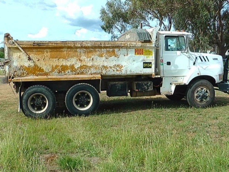 1995 FORD L8000 Louisville L8000 Truck