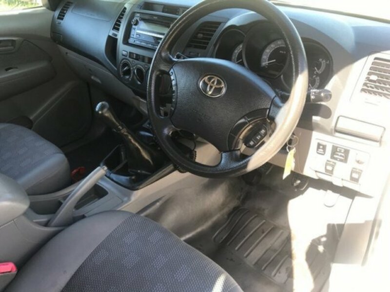 2011 TOYOTA HILUX SR (4x4) KUN26R MY11 UPGRADE