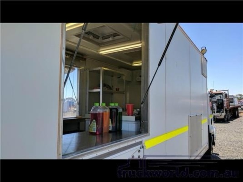 2013 ISUZU FRR500 Isuzu FRR500 Long Food Truck FRR500 Truck