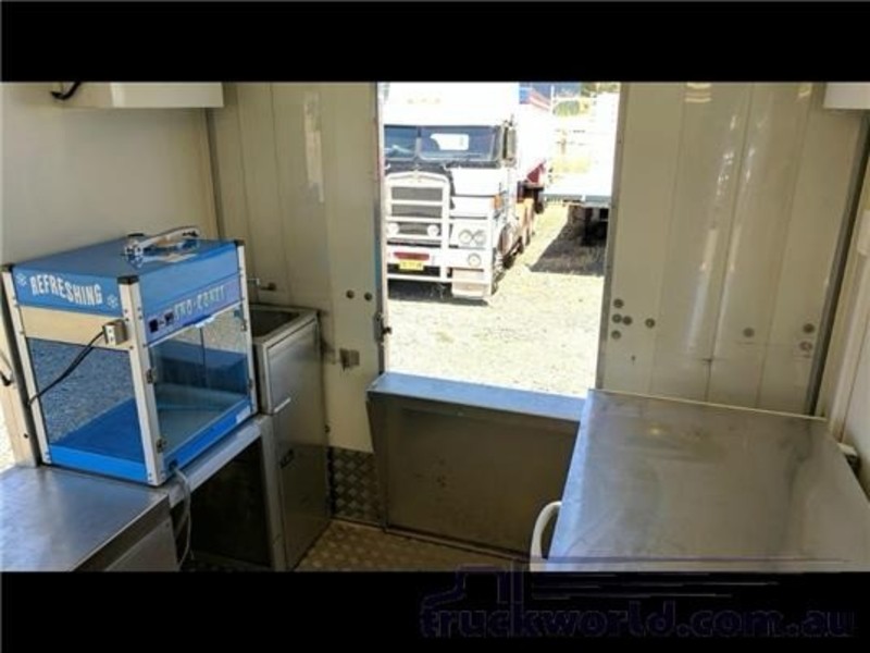 2013 ISUZU FRR500 Isuzu FRR500 Long Food Truck FRR500 Truck