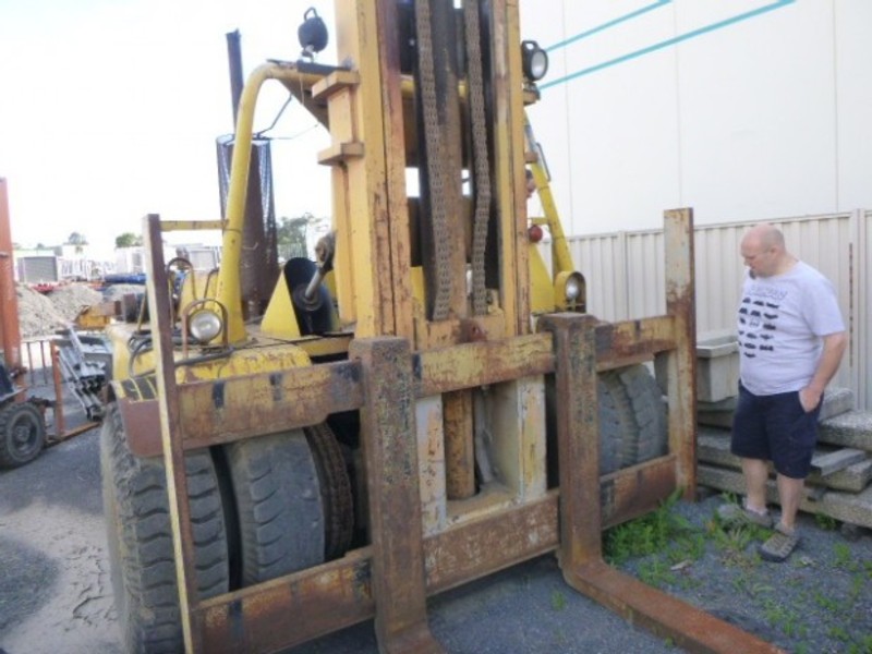 CATERPILLAR Forklift