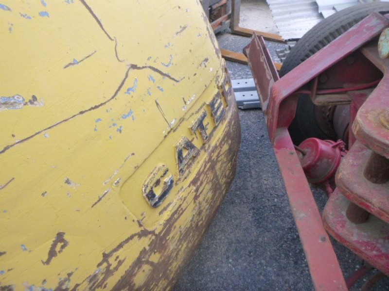 CATERPILLAR Forklift
