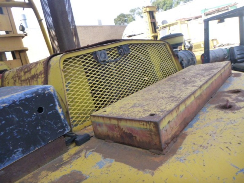 CATERPILLAR Forklift