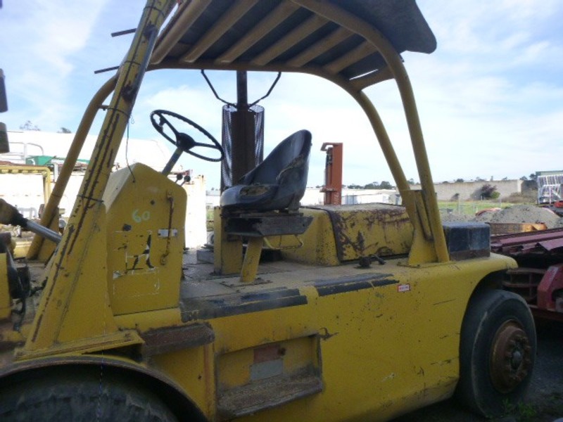 CATERPILLAR Forklift