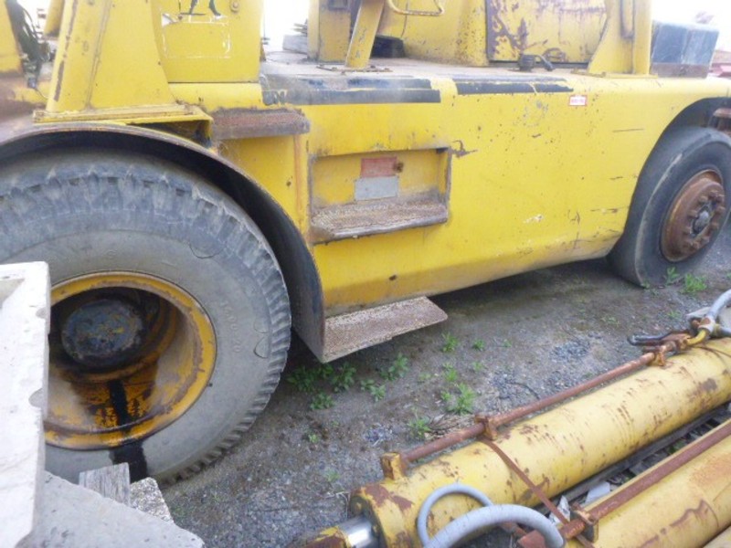 CATERPILLAR Forklift