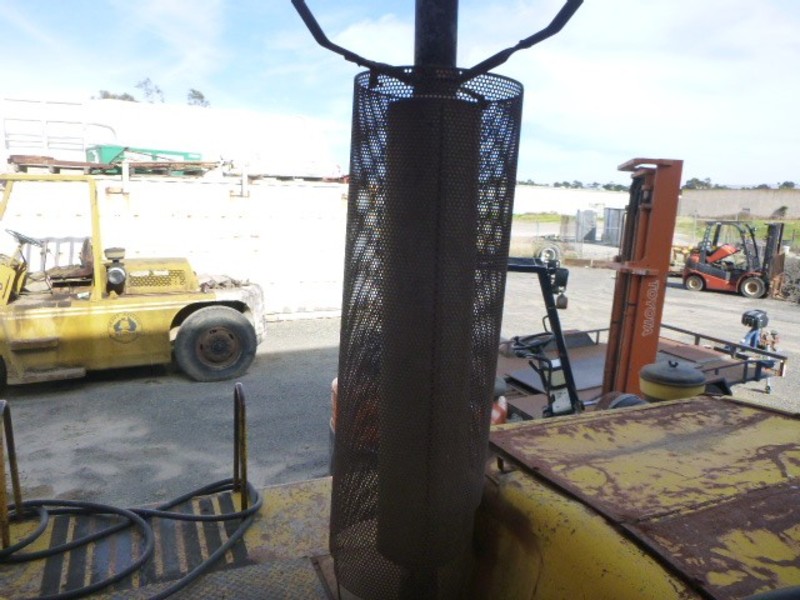 CATERPILLAR Forklift