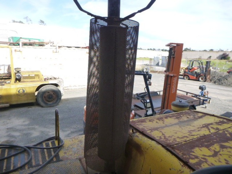 CATERPILLAR Forklift