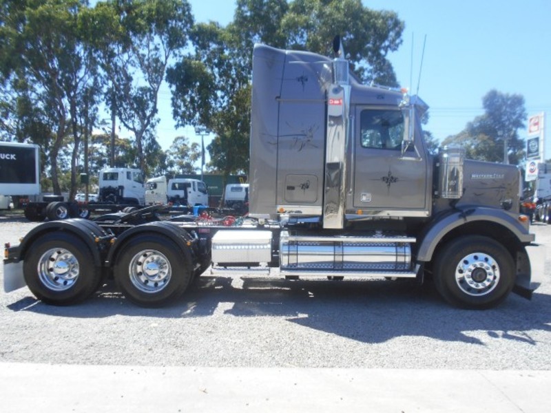 2010 WESTERN STAR 4864FX 4864FX Truck