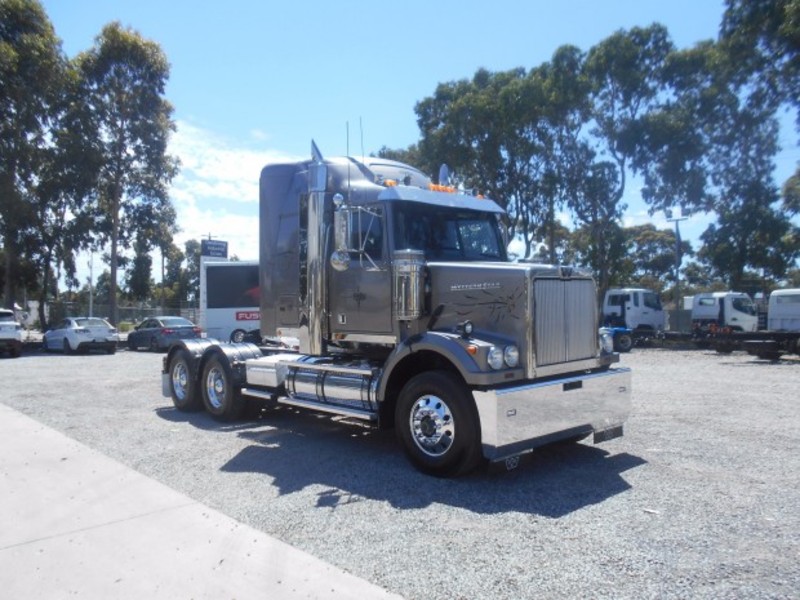 2010 WESTERN STAR 4864FX 4864FX Truck