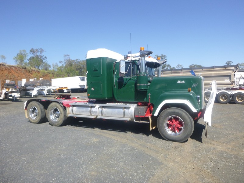 1984 MACK R700 SERIES SuperLiner R700 SERIES Truck