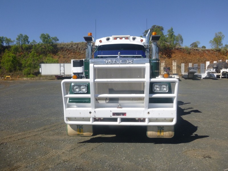 1984 MACK R700 SERIES SuperLiner R700 SERIES Truck