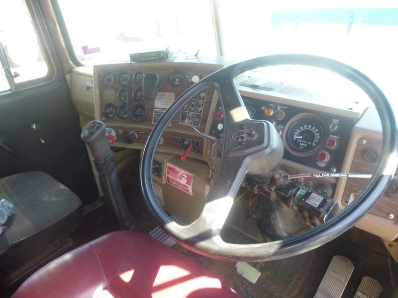 1984 MACK R700 SERIES SuperLiner R700 SERIES Truck