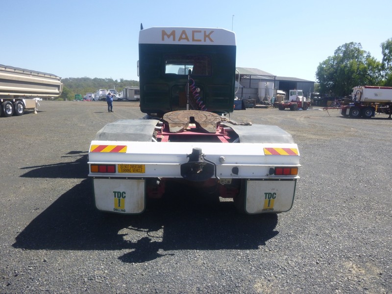 1984 MACK R700 SERIES SuperLiner R700 SERIES Truck