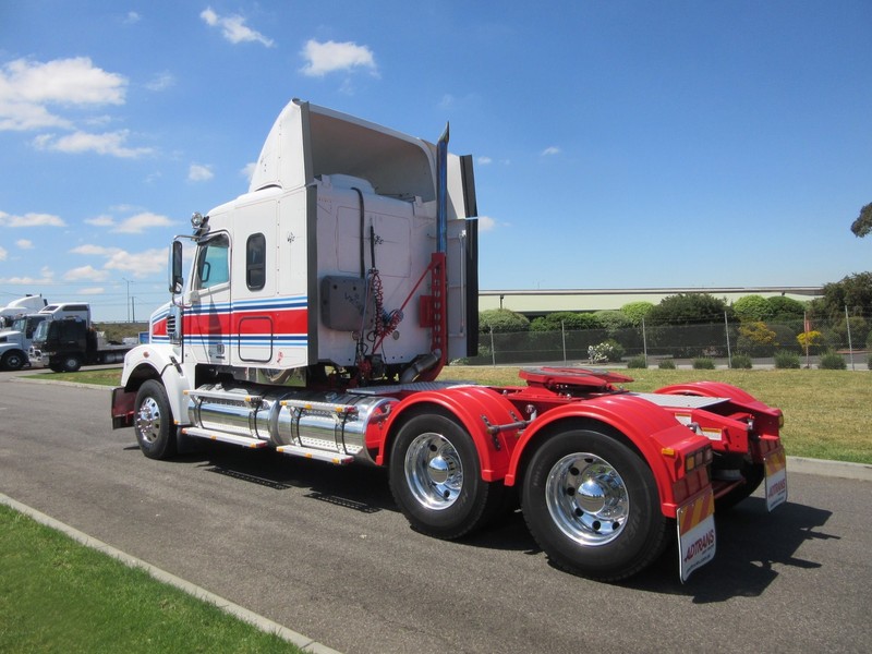 2011 FREIGHTLINER CORONADO Coronado Truck