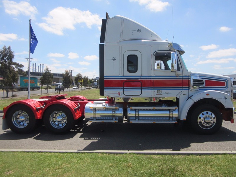2011 FREIGHTLINER CORONADO Coronado Truck