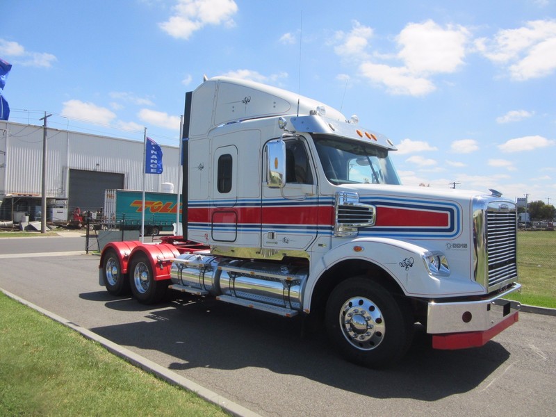 2011 FREIGHTLINER CORONADO Coronado Truck