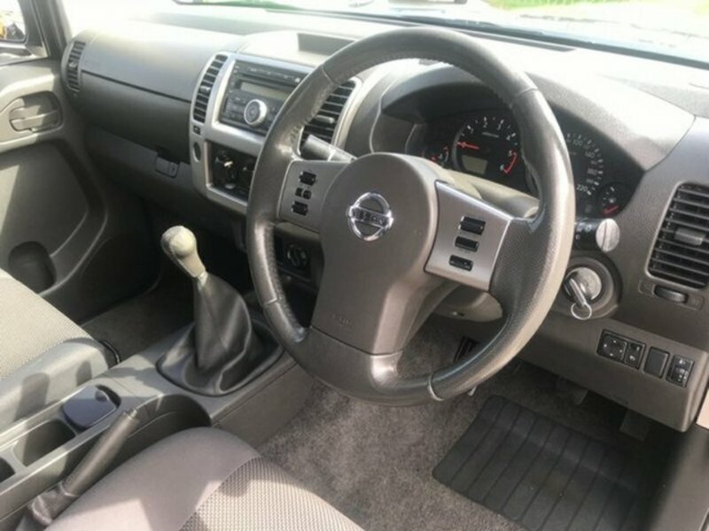 2011 NISSAN NAVARA ST (4x4) D40