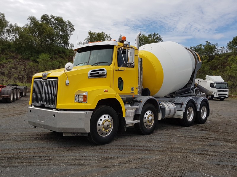 2017 WESTERN STAR 4784SB 8 X 4 WESTERN STAR AGITATOR 4784SB Truck