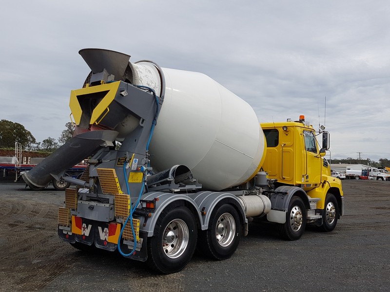 2017 WESTERN STAR 4784SB 8 X 4 WESTERN STAR AGITATOR 4784SB Truck