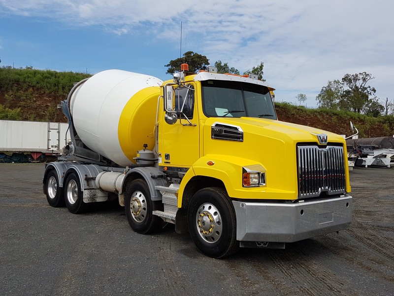 2017 WESTERN STAR 4784SB 8 X 4 WESTERN STAR AGITATOR 4784SB Truck