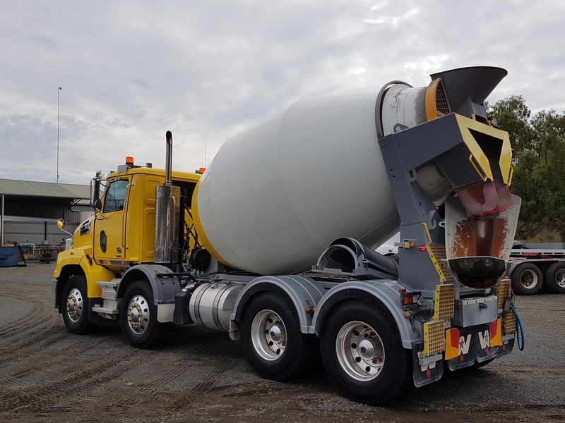 2017 WESTERN STAR 4784SB 8 X 4 WESTERN STAR AGITATOR 4784SB Truck