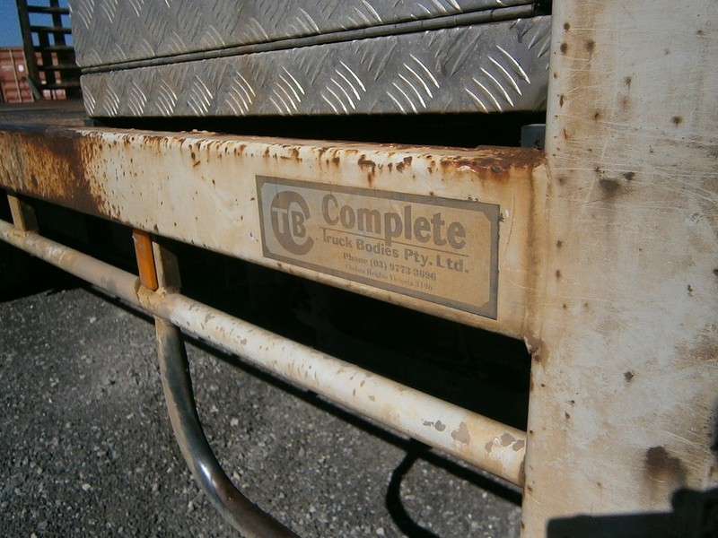 2001 HINO FC 1022-500 Series Beavertail FC 1022-500 Series Truck