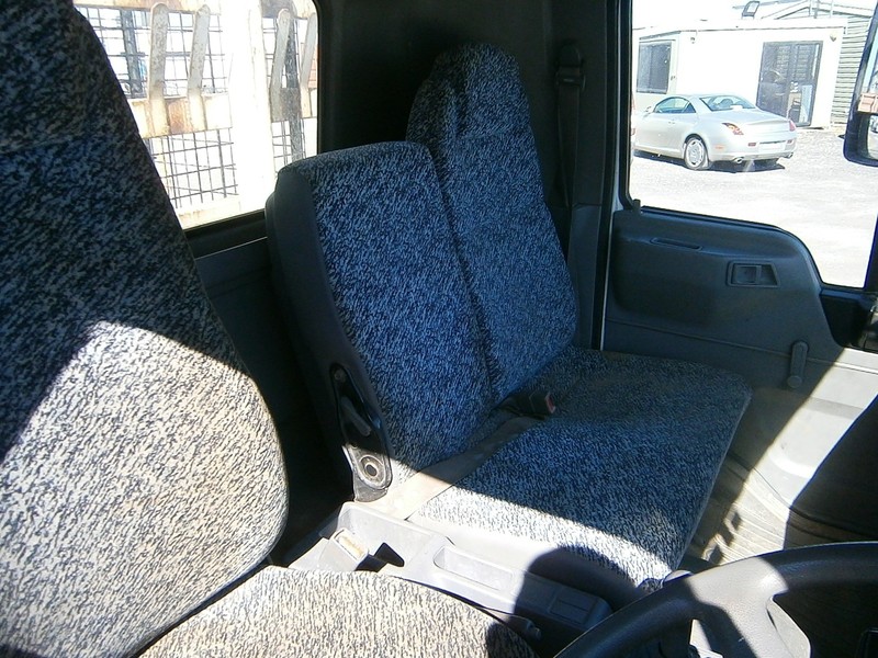 2001 HINO FC 1022-500 Series Beavertail FC 1022-500 Series Truck