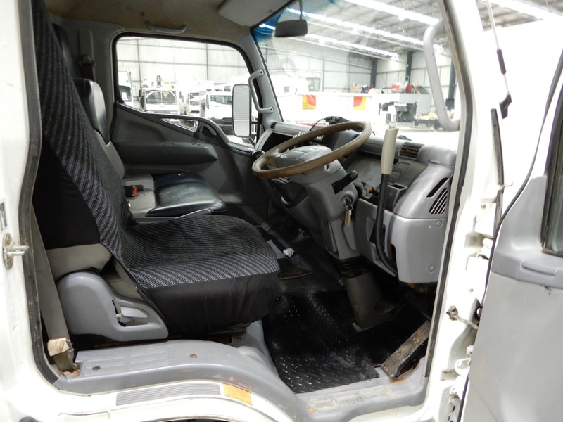 2005 FUSO Canter Canter Truck