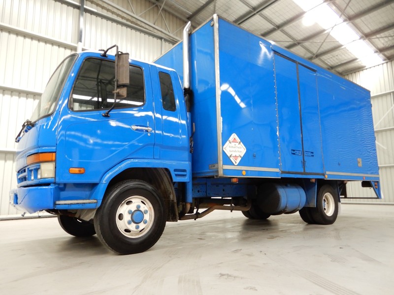 2000 MITSUBISHI FK 6.0 Fighter FK 6.0 Fighter Truck