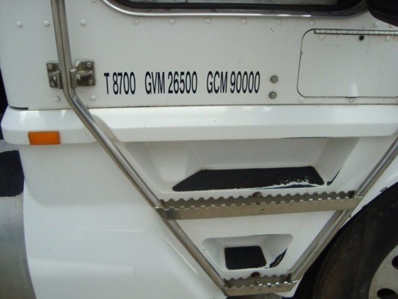 2005 KENWORTH K104 K104 Truck