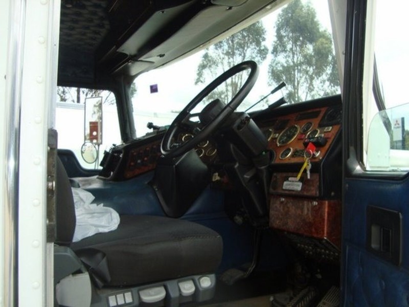 2005 KENWORTH K104 K104 Truck