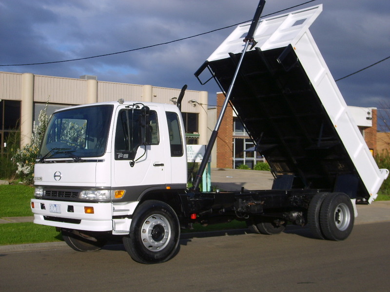 2001 NISSAN UD