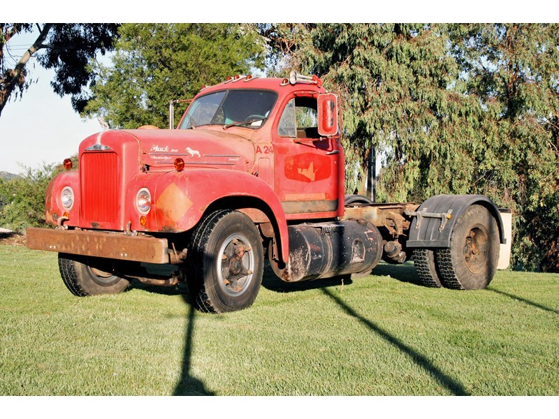1963 MACK B61