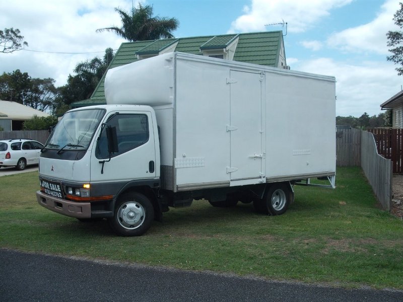 2000 MITSUBISHI CANTER