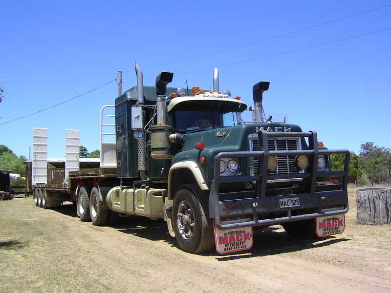 1976 MACK R700721 RST VALUELINER