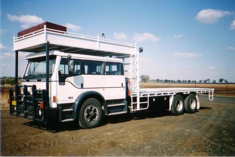 1995 INTERNATIONAL ACCO 2350G 