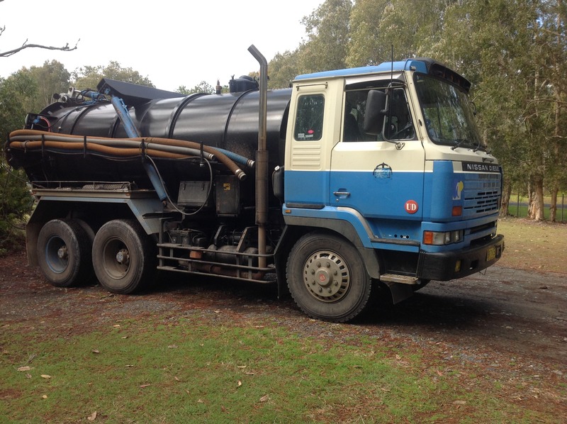 1988 NISSAN UD VACUUM TANKER