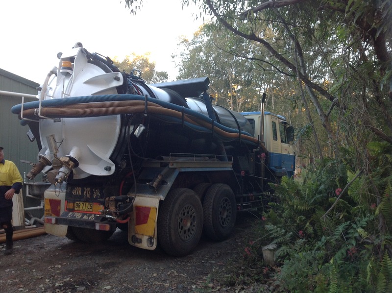 1988 NISSAN UD VACUUM TANKER
