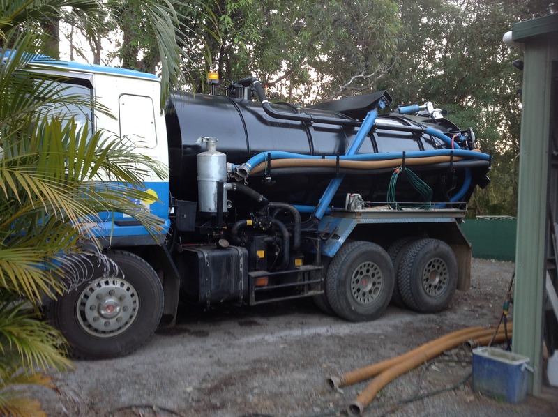 1988 NISSAN UD VACUUM TANKER