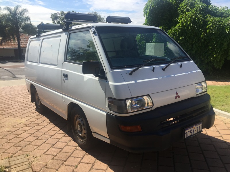 2011 MITSUBISHI EXPRESS