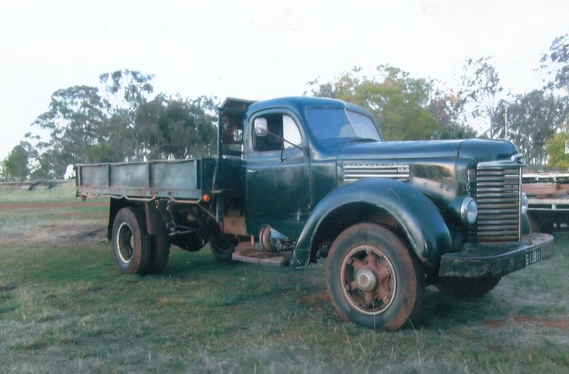 1945 INTERNATIONAL KB6 TIPPER