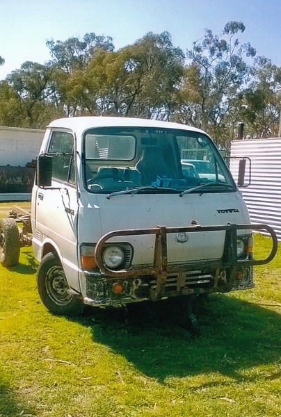 1983 TOYOTA HIACE