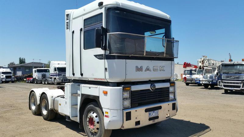 2000 MACK MAGNUM