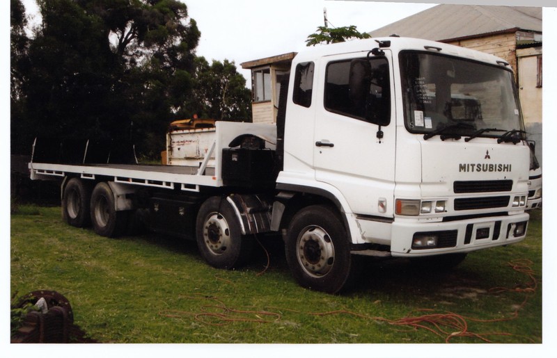 1998 MITSUBISHI FS 527 TRAY TRUCK