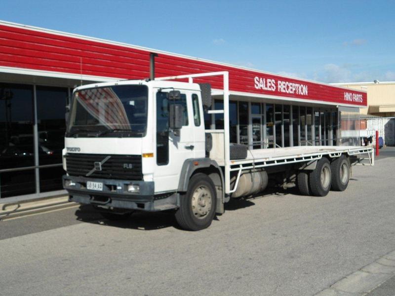 1998 VOLVO FL6 6x2 SB-84-AQ